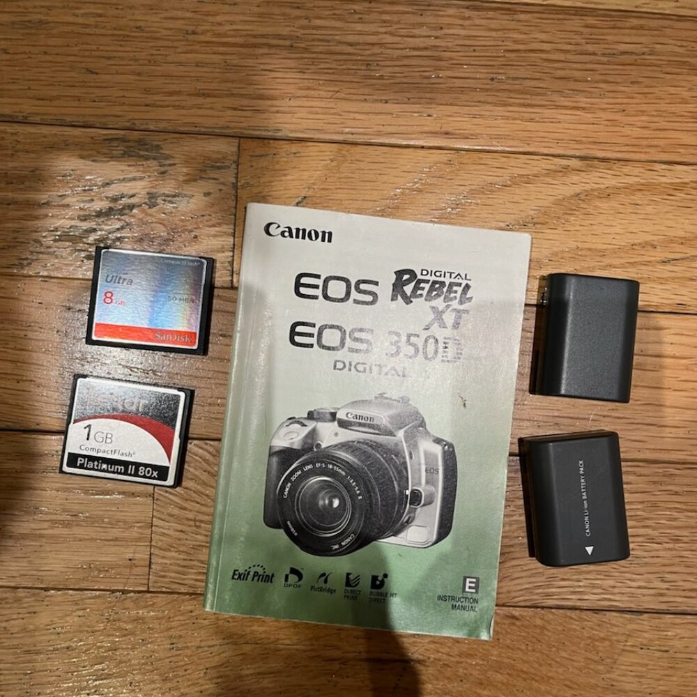 The Canon EOS Digital Rebel XT (model number DS126071, also known as the 350D) - Picture 2 of 5